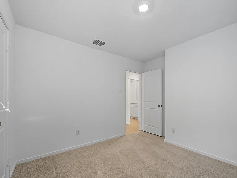 1013 Raintree Rd — Photo 7
