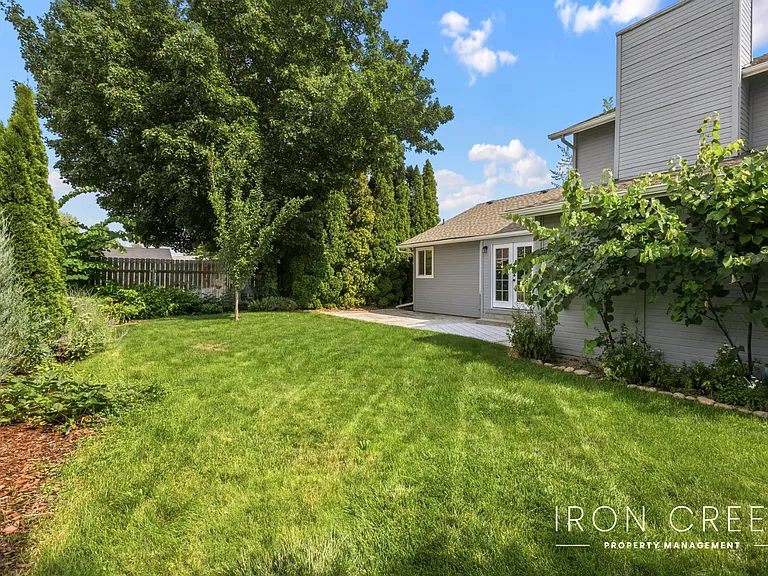 1544 E Falconrim Ct — Photo 32