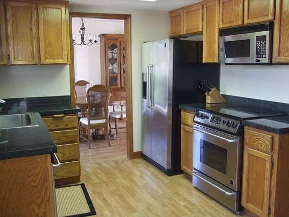Updated Kitchen w/ Granite and SS Appl