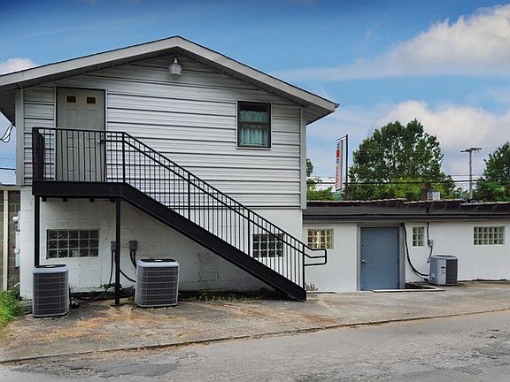 4th image of 2609 E Broadway Ave