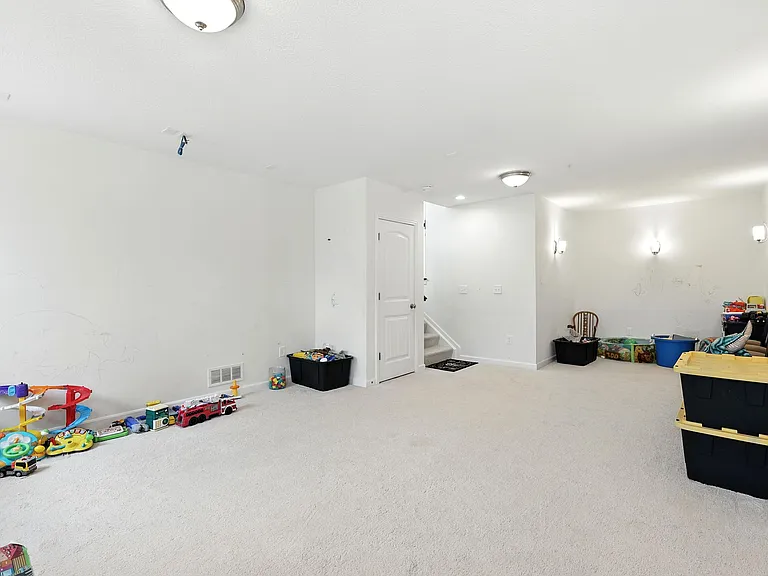 5497 Mercier St — Photo 33