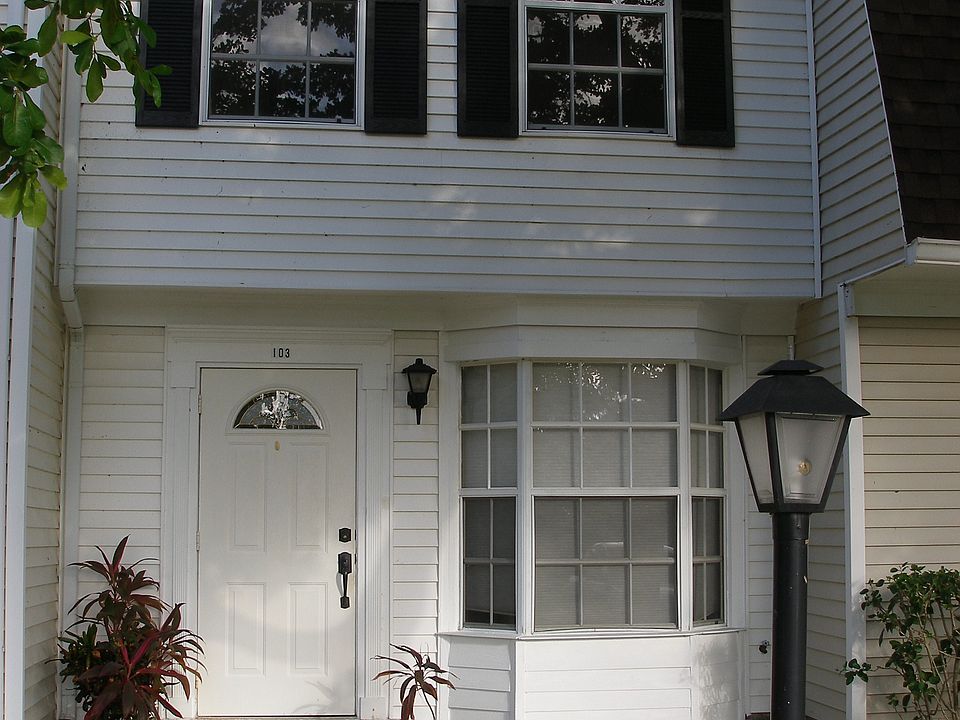 view front of townhome