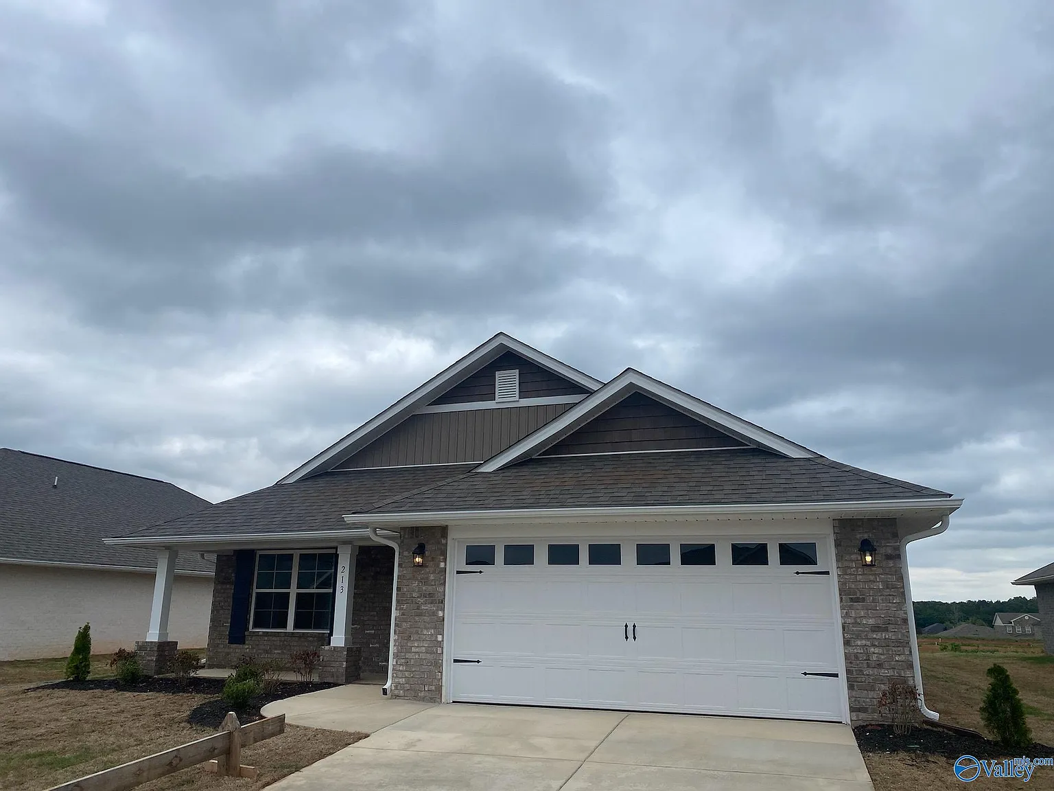 4 bed, 2.0 bath, 1820 sqft, $1,950 — Photo 2