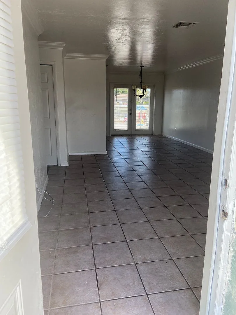 Move-In Ready 2BR Duplex with Fenced Yard & W/D Hookups — Photo 3