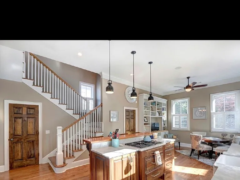 212 Houston St — Photo 18