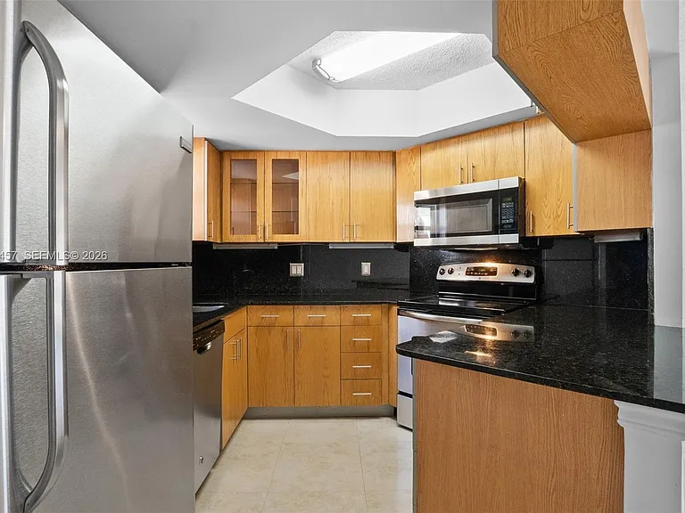 8373 Lake Dr #201 — Photo 3