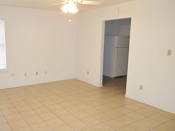 3rd image of 2057 W Walnut St APT B