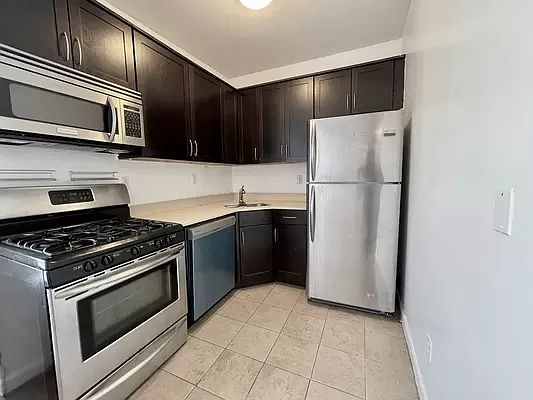 2nd image of 5202 5th Ave #B2