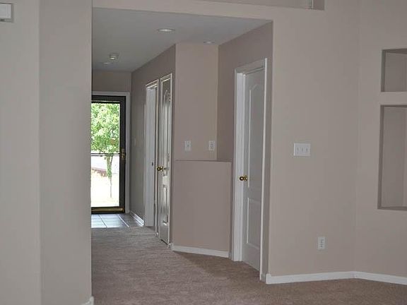 2nd image of 924 Lauderdale Dr