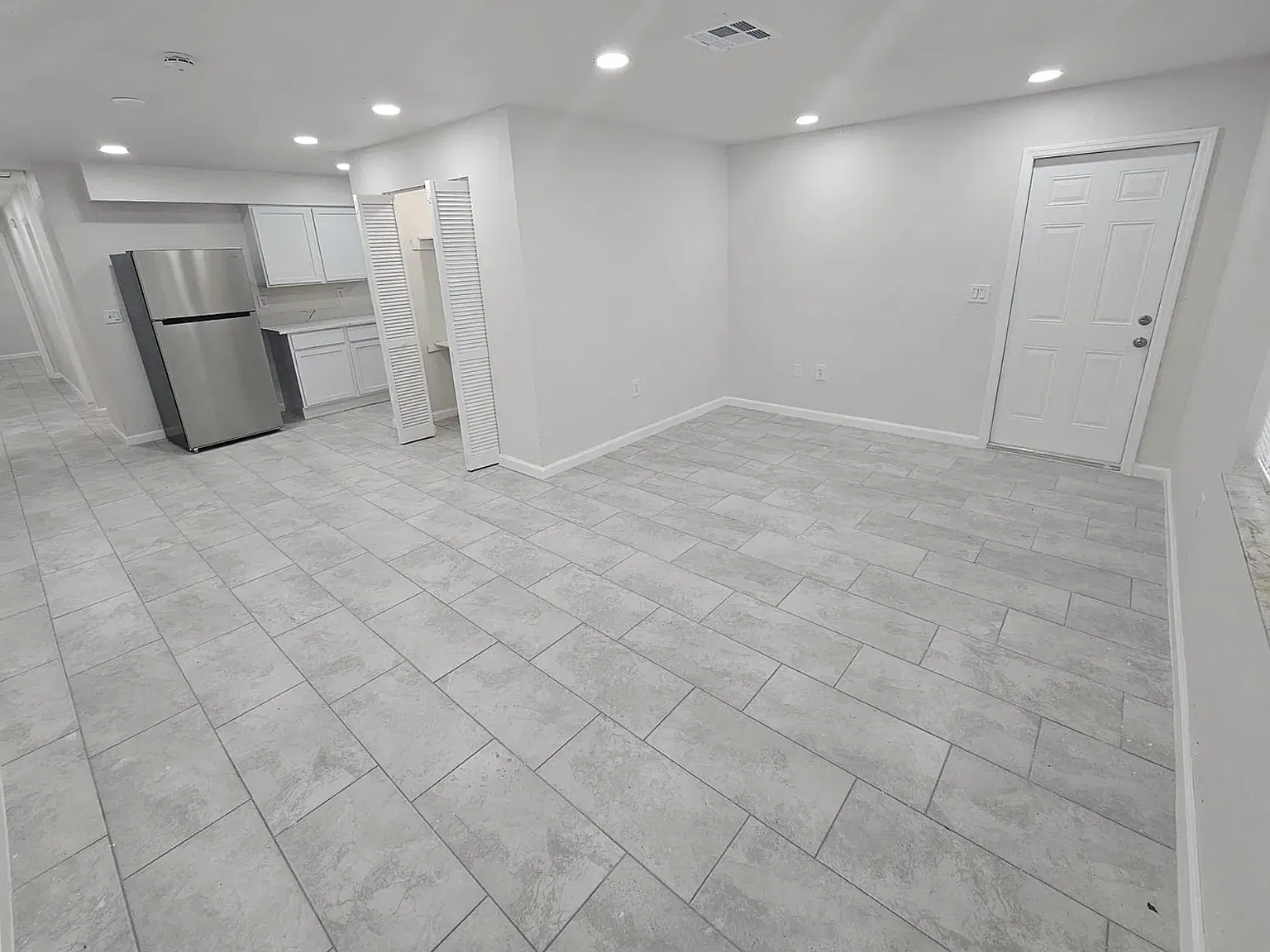 2 bed, 800 sqft, $1,600 — Photo 1