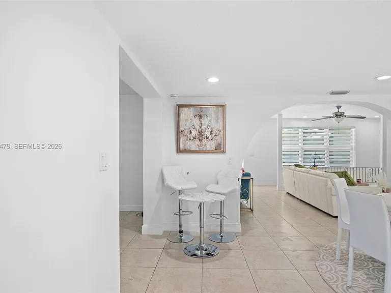 2819 Cleveland St — Photo 11