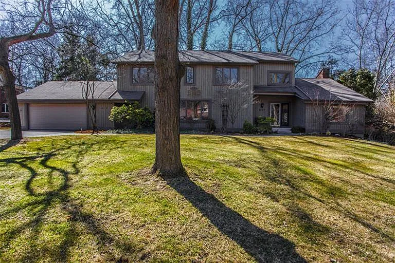 1012 Spruce Dr photo 1