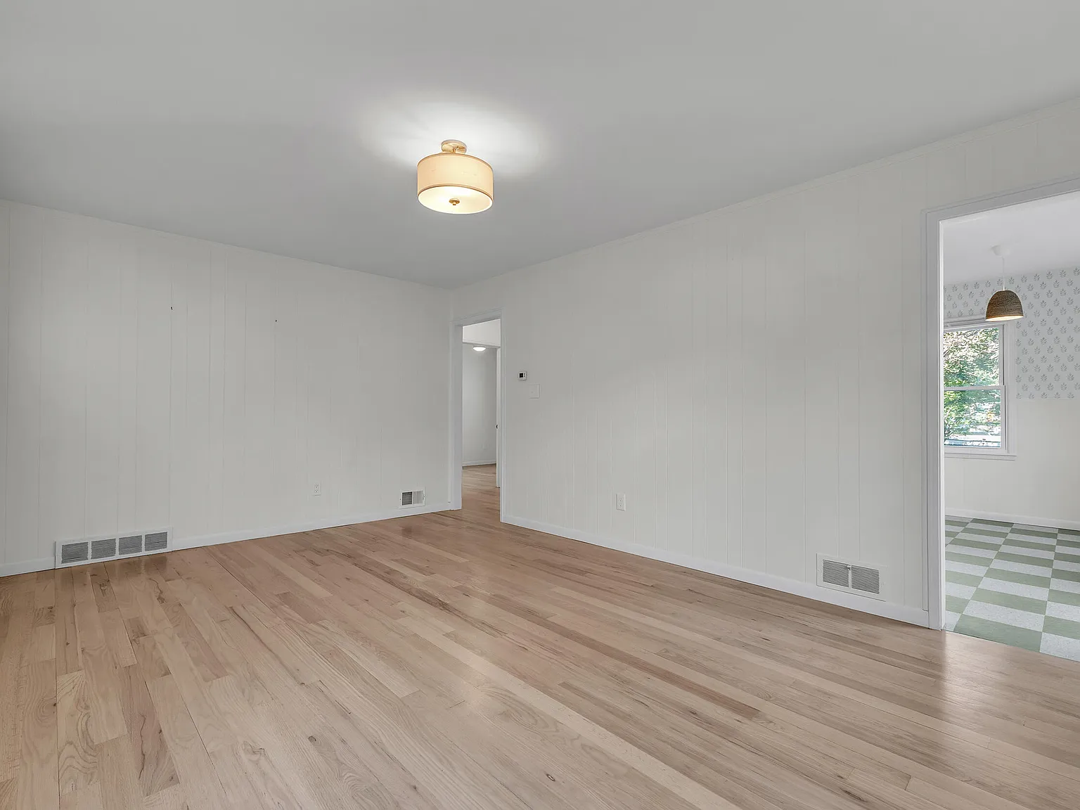 3 bed, 2.0 bath, 1360 sqft, $3,400 — Photo 2