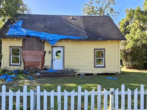 16514 SE Pear St, Blountstown, FL 32424