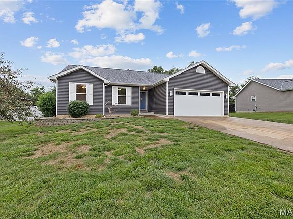 2nd image of 2330 Garden Ln