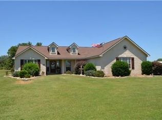 1027 Notting Hill Ln, Alleyton, TX 78935