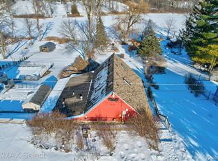 12177 Dalhart Dr, Fenton, MI 48430