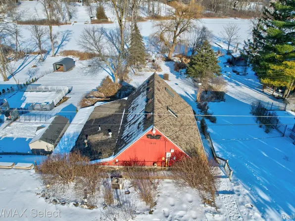 12177 Dalhart Dr, Fenton, MI 48430