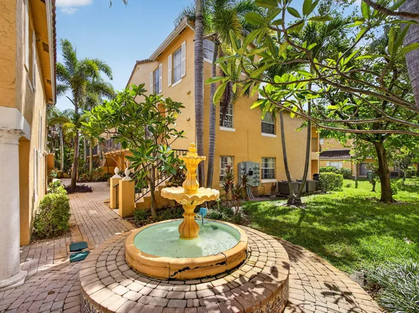 1120 Lake Shore Dr, Lake Park, FL