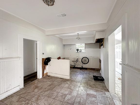 5th image of 2388 Barber St