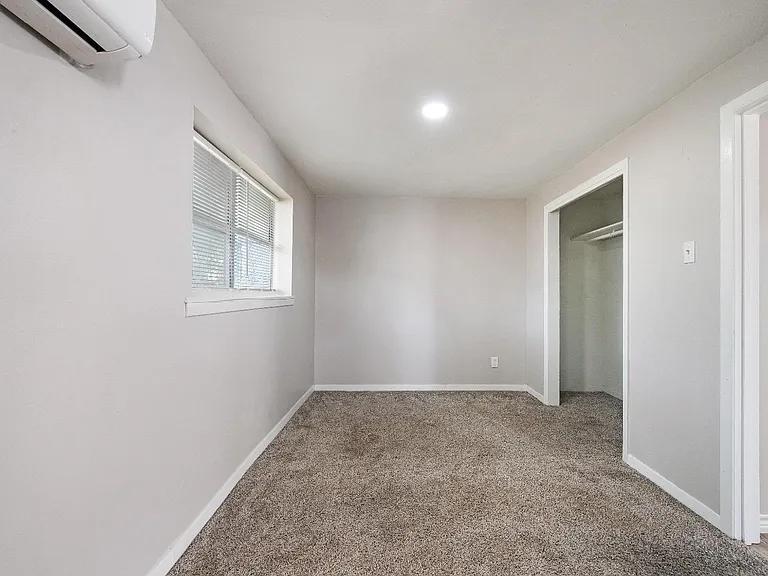 200 SW 6th Ave #B — Photo 5