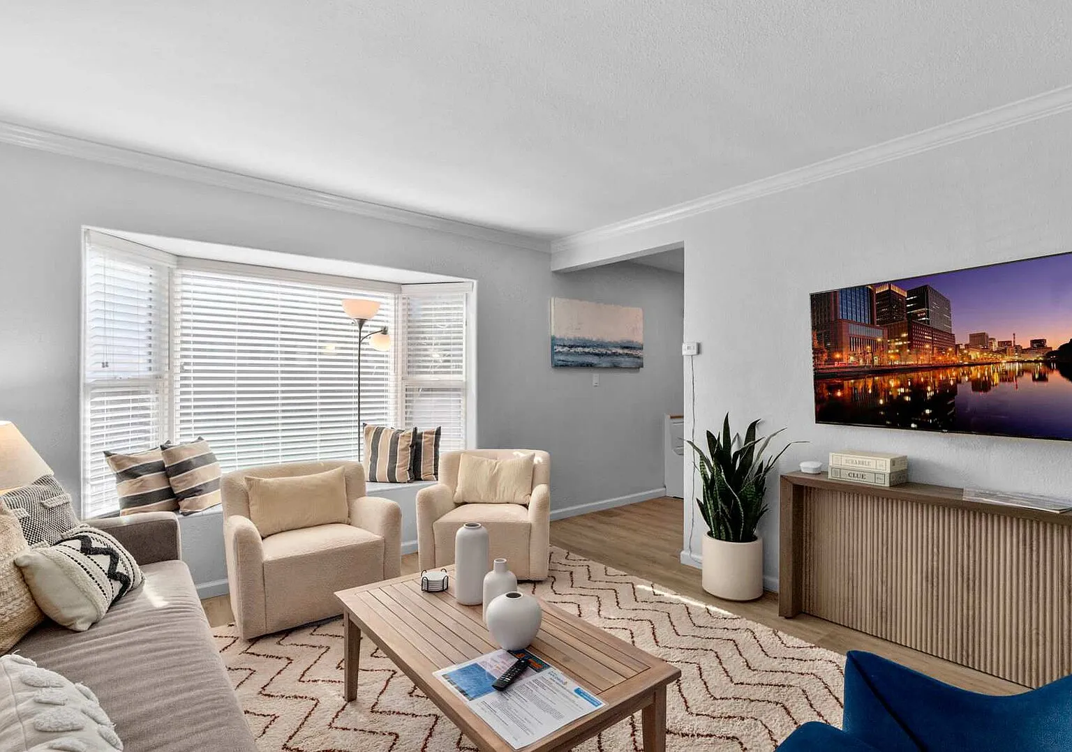 Pet-Friendly Apartment w/ Hot Tub & Garage Parking — Photo 1