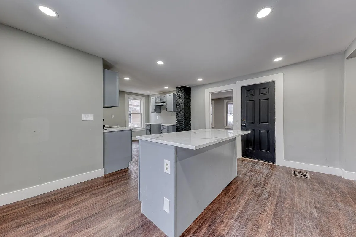 Unit Photo - 68 Lewis Ave #2