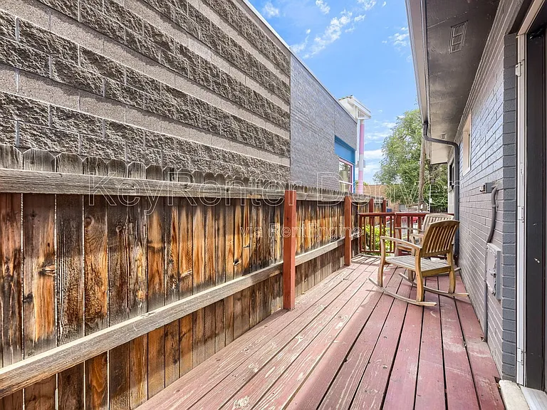 219 S Holly St — Photo 10