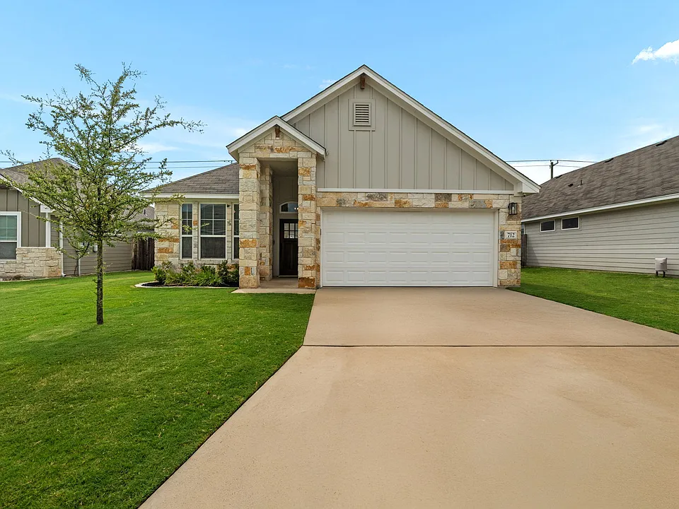 712 Ashberry Dr