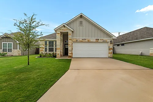 712 Ashberry Dr Photo 1