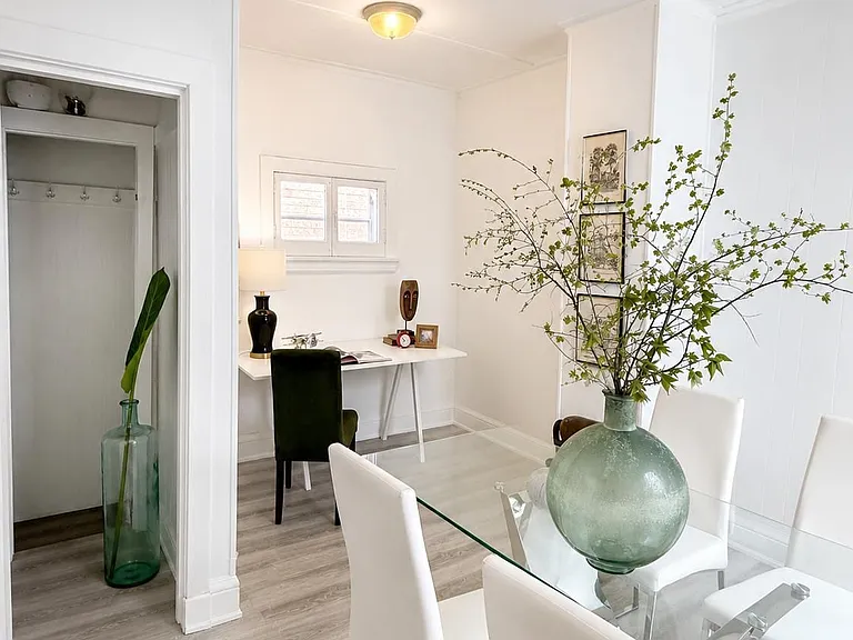 43 King Edward Ave — Photo 16