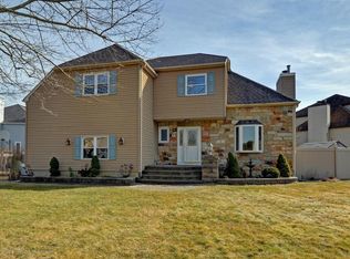 7 La Valencia Rd, Old Bridge, NJ 08857