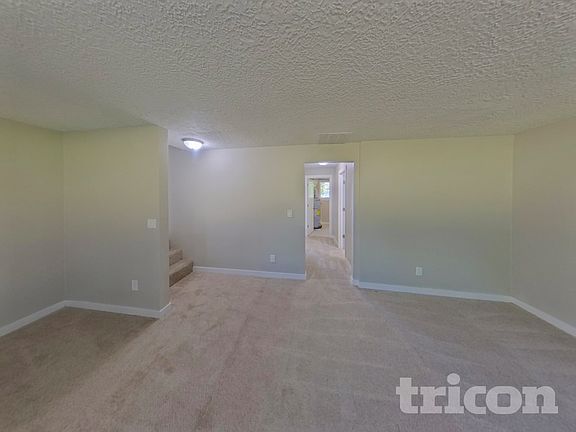 4th image of 706 NE 126th St