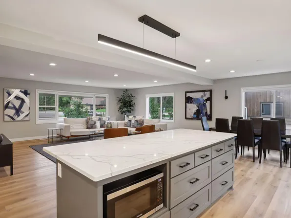 3098 Victoria St N, Roseville, MN 55113