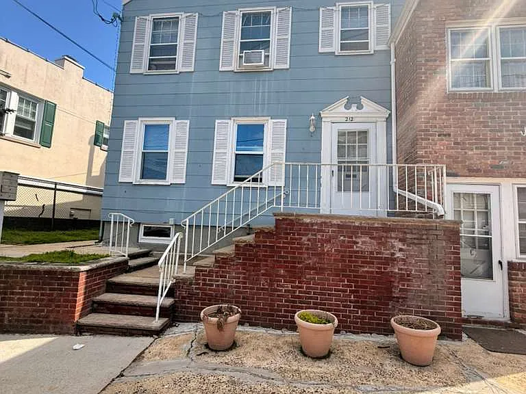 212 Central Ave — Photo 2