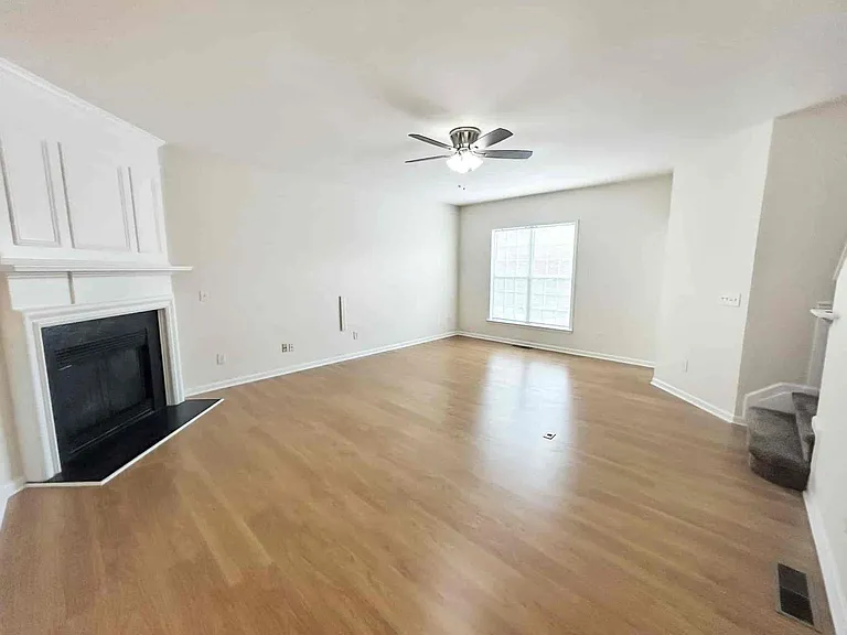 4033 Edgecomb Dr — Photo 4