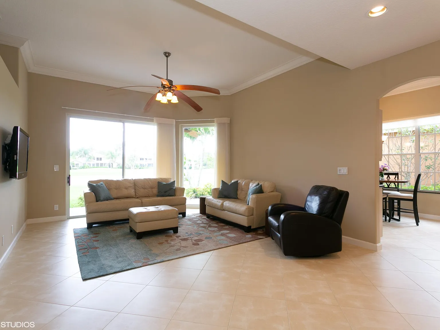 3 bed, 3.0 bath, 2047 sqft, $14,000 — Photo 2