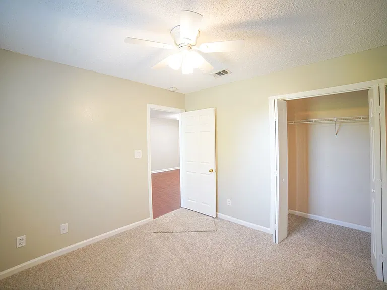 1100 Green Tree Ct #F — Photo 6