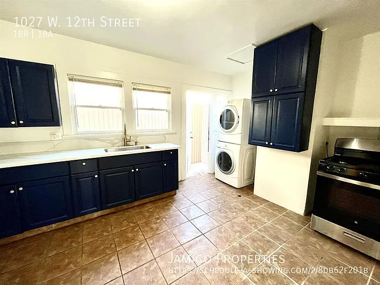1027 W 12th St — Photo 10