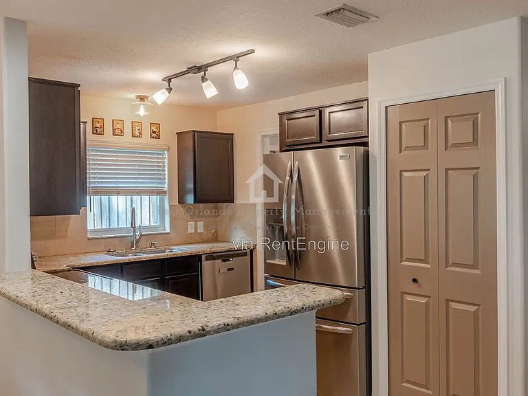 2403 Mayer St — Photo 15