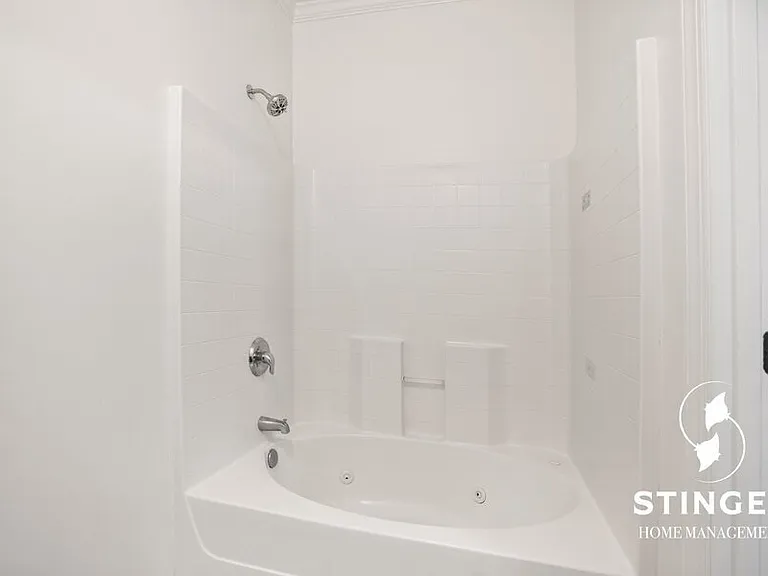 828B E Paris Ave — Photo 20