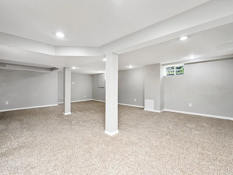 2800 32nd Ave NE — Photo 14