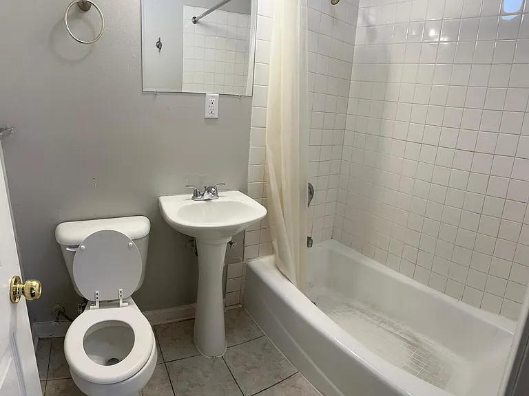 564 N Indiana Ave #3 — Photo 10