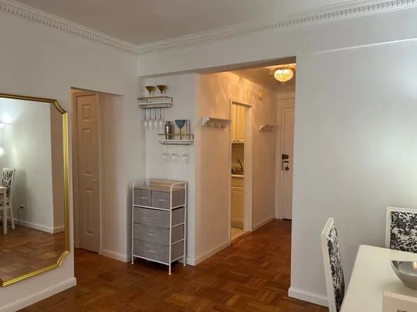 100 West 57th Street image 9 of 13