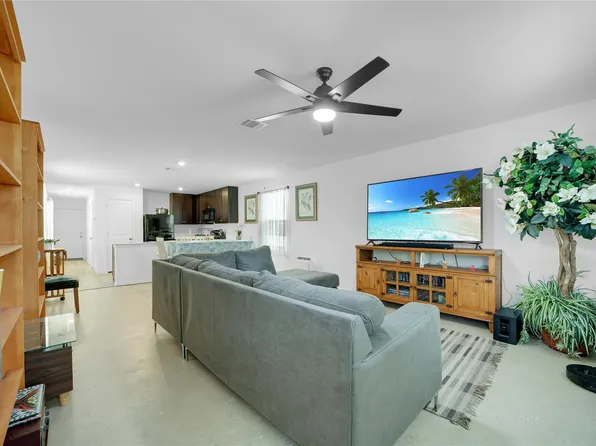 36 Trinity Cir, Lockhart, TX 78644