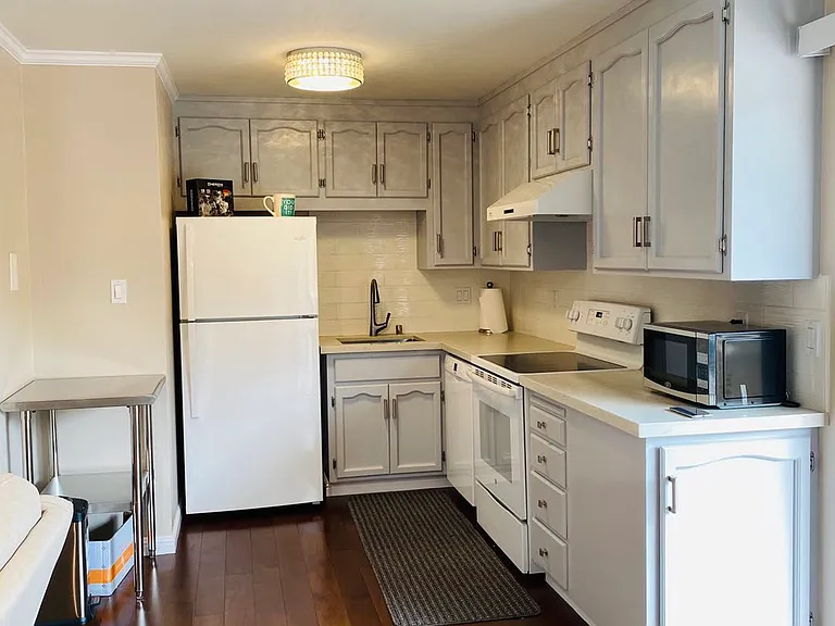 280 Richmond Dr — Photo 8