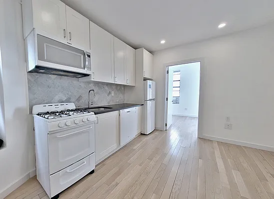 Rented by REAL New York | media 19