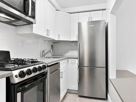 3rd image of 201 E 12th St APT 312