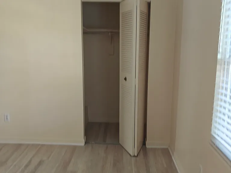 8816 Hunter Ridge Dr — Photo 12