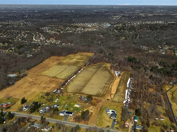 Ellicott Rd #12, Orchard Park, NY 14127